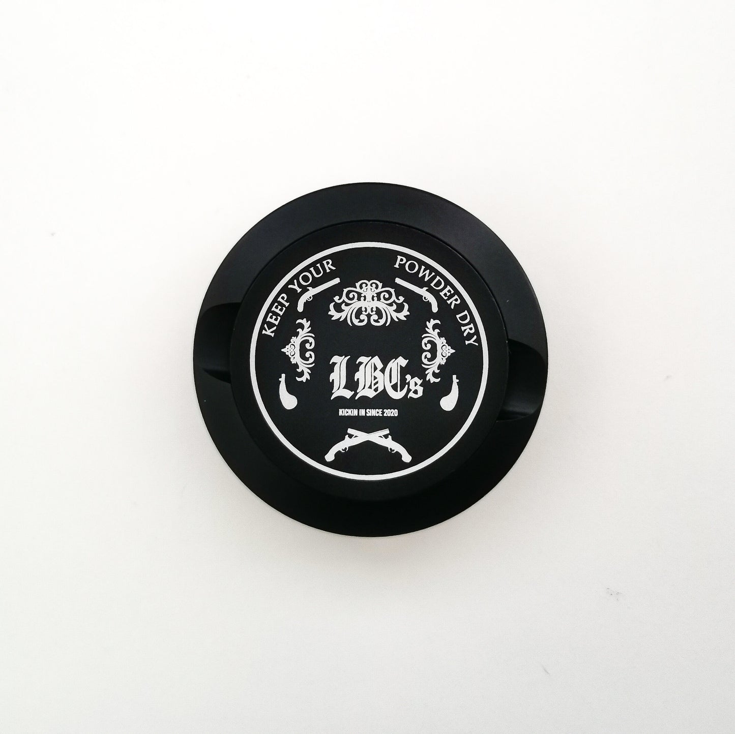 Lazy Bones Crew Snus Dose aus Metall mit Frenulum-Logo
