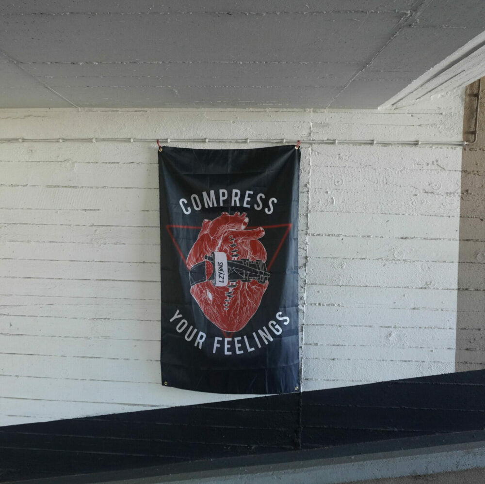 Lazy Bones Crew Flagge Compress Your Feelings